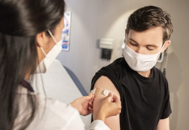 Chăm sóc da mụn: quy trình tối giản cho người mới